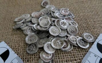 Cenny skarb 150 srebrnych średniowiecznych monet i liczne artefakty… Warmińsko-mazurskie "Pompeje" oddały skarb średniowiecznych monet.