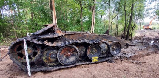 Bergepanthera i elementy dwóch pojazdów wydobyte z Czarnej Nidy!(GALERIA) Bergepanthera wydobyta z Czarnej Nidy