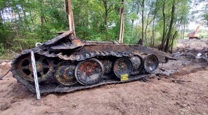 Bergepanthera i elementy dwóch pojazdów wydobyte z Czarnej Nidy!(GALERIA) Bergepanthera wydobyta z Czarnej Nidy