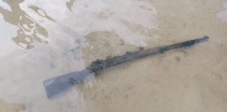 Mauser „unosił się na wodzie” – odkrycie z Jeziora Białego Karabin mauser odkryty w Jeziorze Białym