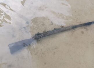 Mauser „unosił się na wodzie” – odkrycie z Jeziora Białego Karabin mauser odkryty w Jeziorze Białym