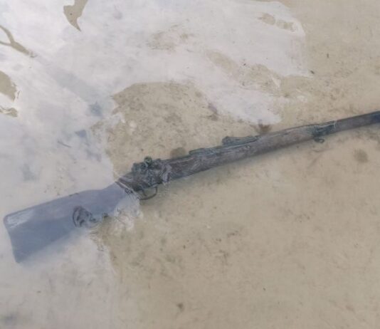 Mauser „unosił się na wodzie” – odkrycie z Jeziora Białego Karabin mauser odkryty w Jeziorze Białym