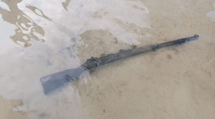 Mauser „unosił się na wodzie” – odkrycie z Jeziora Białego Karabin mauser odkryty w Jeziorze Białym