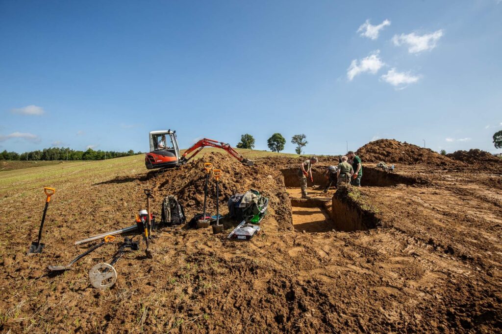 Rycina 1. Prace terenowe w Dolinie Śmierci (fot. D. Frymark, archiwum projektu).