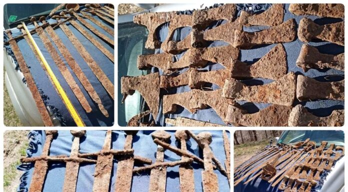 Ogromny depozyt średniowiecznej broni odkryty w Rumunii (GALERIA) Depozyt średniowiecznej broni odkryty na terenie Rumunii