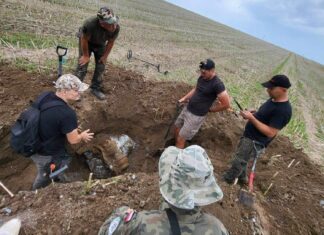 Niósł pomoc walczącej Warszawie… szczątki bombowca RAF-u odkryte w okolicach Opatowa (GALERIA) Szczątki bombowca Handley Page Halifax EB-147 fot. Stowarzyszenie Historyczno-Archeologicznego im. 2 Pułku Piechoty Legionów