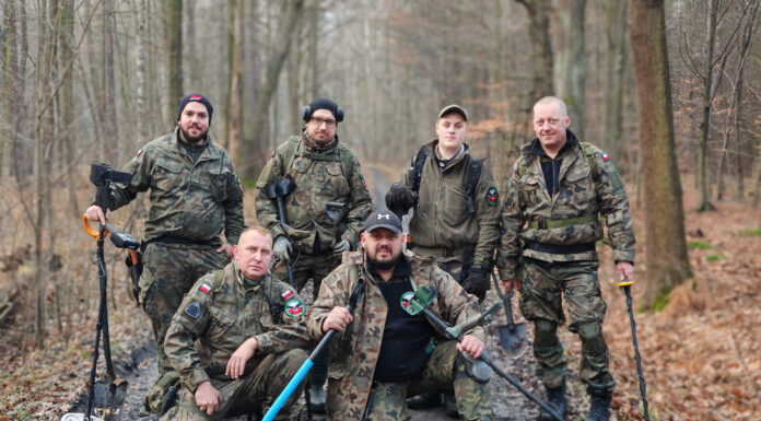 Parę pytań do…. czyli nowy cykl wywiadów z poszukiwaczami. Poznajemy Wasze odkrycia Zdjęcie grupowe Jastrzębskie Stowarzyszenie Eksploracyjne SZPON-fot. z oficjalnej strony na Facebooku