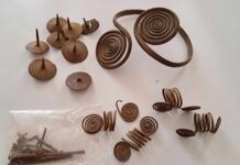 Wspaniały skarb z epoki brązu odnaleziony przez członka Sochaczewskiej Grupy Odkrywców Historii Skarb odkryty na terenie gminy Młodzieszyn fot. strona grupy na Facebooku