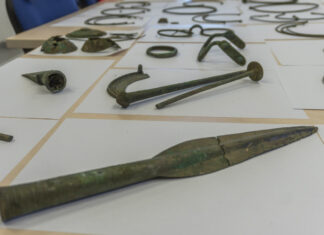 Skarb sprzed 3000 lat „podrzucony pod drzwi” (GALERIA)