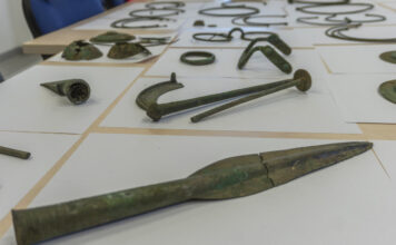 Skarb sprzed 3000 lat „podrzucony pod drzwi” (GALERIA)