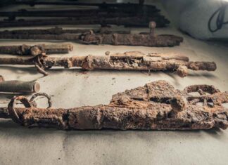 Niesamowite odkrycie depozytu z września 1939 r. w Twierdzy Modlin (GALERIA) Wydobyty depozyt broni fot. zbiory SHB Triglav