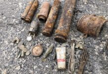 Złota blaszka odkryta przez członka Pruszczańskiego Stowarzyszenia Historyczno-Poszukiwawczego „Faktoria”. źródło: Facebook