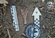 Rzadkie średniowieczne groty strzał odkryte niedaleko miejscowości Supraśl, w woj. podlaskim Grot odnaleziony przez grupe fot. zbiory własne grupy