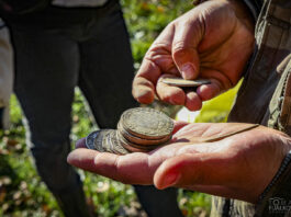 Ogromny skarb talarów odkryty na Mazowszu (DUŻA GALERIA) Skarb srebrnych talarów trafiony na Mazowszu