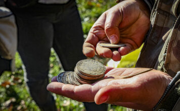 Ogromny skarb talarów odkryty na Mazowszu (DUŻA GALERIA) Skarb srebrnych talarów trafiony na Mazowszu
