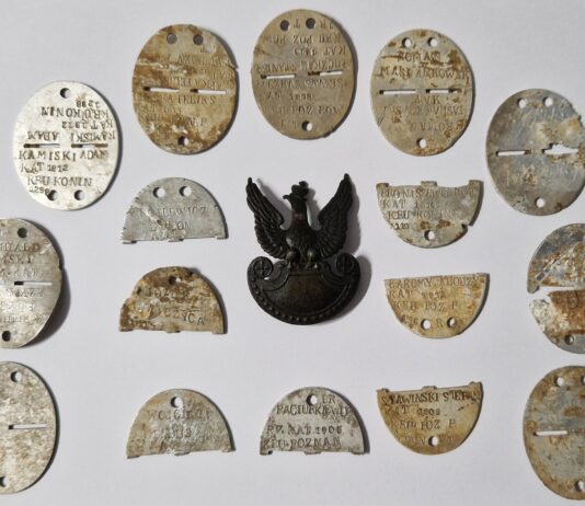 Za każdym nieśmiertelnikiem kryje się ludzka historia. Odnalezione, po latach wracają do krewnych ofiar wojen Zbiory nieśmiertelników SGOH