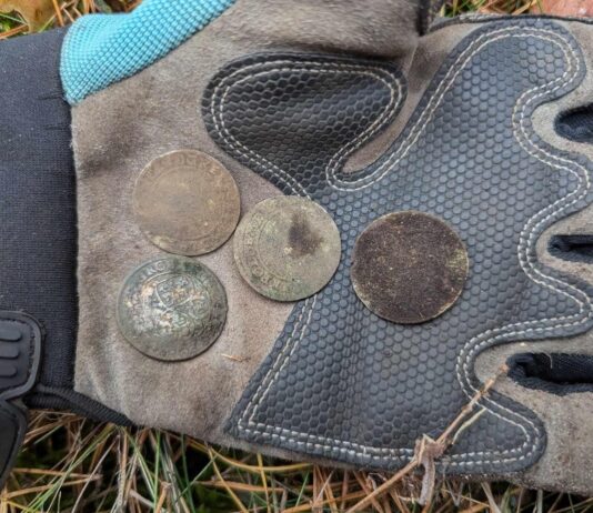 Niesamowite odkrycie skarbu w postaci rzadkich monet z okresu Potopu Szwedzkiego! (GALERIA)