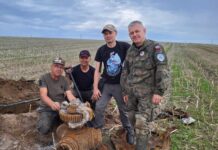 Szczątki samolotu bombowca RAF-u Handley Page Halifax MK V EB147 przekazane do Muzeum Sił Powietrznych w Dęblinie (GALERIA) Zdjęcie z wydobycia szczątków samolotu