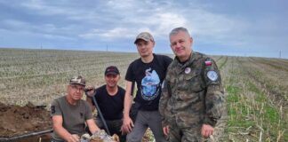 Szczątki samolotu bombowca RAF-u Handley Page Halifax MK V EB147 przekazane do Muzeum Sił Powietrznych w Dęblinie (GALERIA) Zdjęcie z wydobycia szczątków samolotu