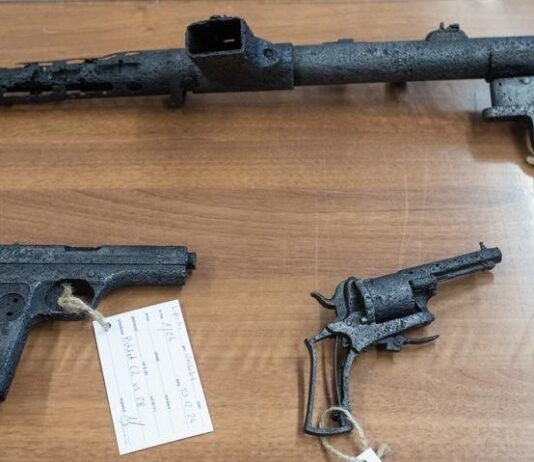 Wyjątkowe znaleziska odkryto we Wdeckim Parku Krajobrazowym (GALERIA) Podjete-znaleziska-depozytu-broni