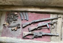 Remont podłogi ukazał niezwykłą historię ukrytą od wojny Wojenny depozyt ukryty pod podłogą