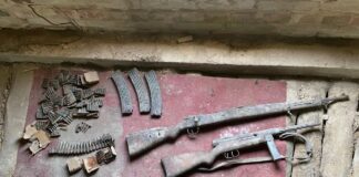 Remont podłogi ukazał niezwykłą historię ukrytą od wojny Wojenny depozyt ukryty pod podłogą