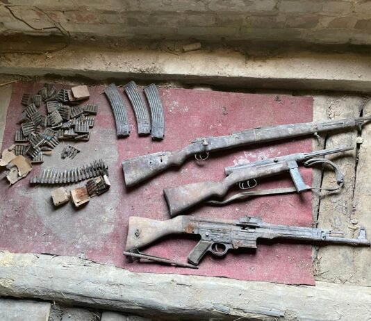 Remont podłogi ukazał niezwykłą historię ukrytą od wojny Wojenny depozyt ukryty pod podłogą