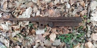 Rzadki okaz, czyli relikt pistoletu M 38 to część ciekawych odkryć pod Szczecinem pistolet po wydobyciu z ziemi