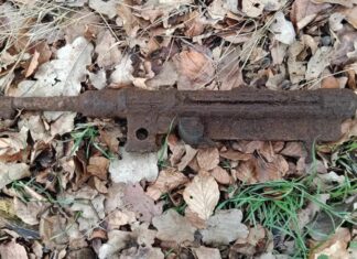 Rzadki okaz, czyli relikt pistoletu M 38 to część ciekawych odkryć pod Szczecinem pistolet po wydobyciu z ziemi