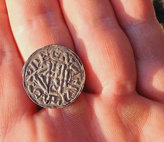 Niesamowite odkrycie rzadkiego srebrnego denara książęcego! (GALERIA)