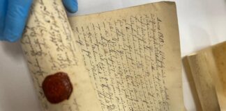 Dwie kapsuły czasu odnalezione podczas remontu kościółka w Niedźwiedzicy! (GALERIA) dokumenty-z-pieczecią