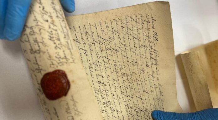 Dwie kapsuły czasu odnalezione podczas remontu kościółka w Niedźwiedzicy! (GALERIA) dokumenty-z-pieczecią