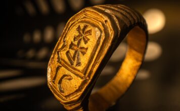 Pierścień z gmerkiem – najnowsze odkrycie na Wawelu! Sygnet z gmerkiem odkryty na Wawelu fot. Zamek Królewski na Wawelu