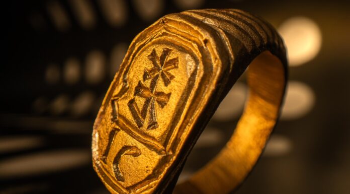 Pierścień z gmerkiem – najnowsze odkrycie na Wawelu! Sygnet z gmerkiem odkryty na Wawelu fot. Zamek Królewski na Wawelu