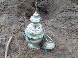 Trybularz – niecodzienne znalezisko z lasu pod Lubaczowem Trybularz, kadzielnica odkryta w lesie fot. Tomasz Kornaga