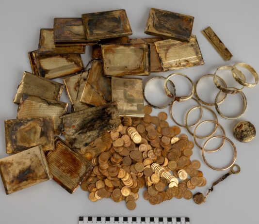 Czechy. Na spacerze odkryli ponad 7 kg złota! (GALERIA) Depozyt ze złotym skarbem odkryty w Czechach fot. Muzeum východních Čech v Hradci Králové