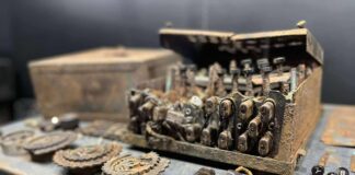 Enigma 16.Dywizji Pancernej znaleziona na… bazarze! Niezwykła historia (GALERIA) Enigma