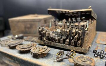 Enigma 16.Dywizji Pancernej znaleziona na… bazarze! Niezwykła historia (GALERIA) Enigma