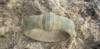 Piękna bransoleta z epoki brązu odnaleziona na Pomorzu (GALERIA) bransoleta po podjęciu