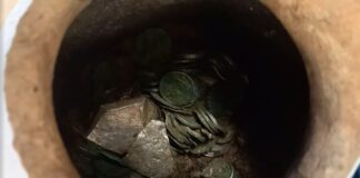 Znamy zawartość skarbu odkrytego pod Kaliszem – zmienia historie! (GALERIA +FILM) Skarb srebra spod Kalisza fot. DENAR Kalisz