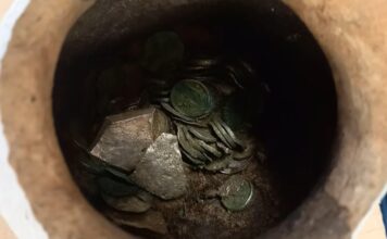 Znamy zawartość skarbu odkrytego pod Kaliszem – zmienia historie! (GALERIA +FILM) Skarb srebra spod Kalisza fot. DENAR Kalisz