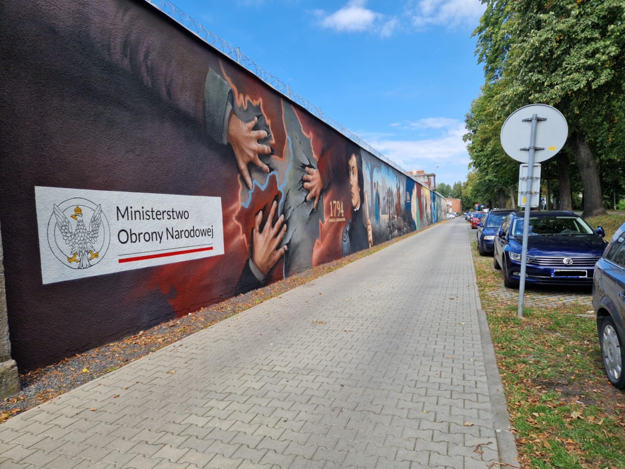 Historyczny mural na murze więzienia w Rawiczu (GALERIA)