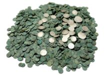 Skarb 5 tys. monet ukryty w płóciennej sakwie! (GALERIA) Skarb srebrnych monet odkryty pod Hrubieszowem