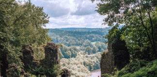W ruinach zamku Kmitów w rezerwacie „Góra Sobień” kontynuacja badań archeologicznych ruiny zamku sobien/ zdj. mynaszlaku.pl