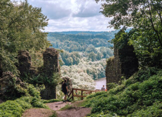 W ruinach zamku Kmitów w rezerwacie „Góra Sobień” kontynuacja badań archeologicznych ruiny zamku sobien/ zdj. mynaszlaku.pl