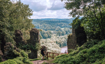 W ruinach zamku Kmitów w rezerwacie „Góra Sobień” kontynuacja badań archeologicznych ruiny zamku sobien/ zdj. mynaszlaku.pl