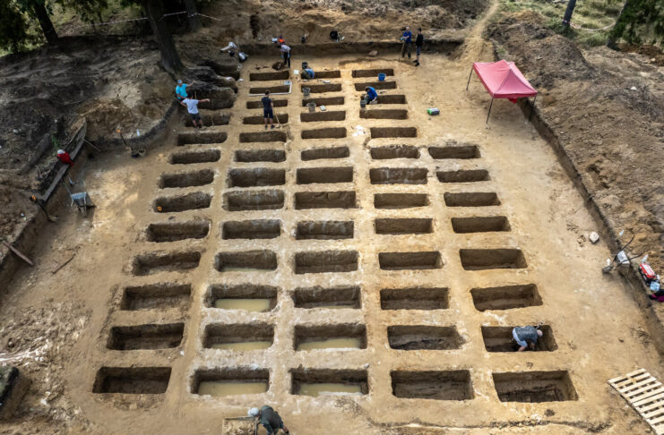 Kwatera obejmowała 60 pojedynczych grobów (fot. D. Frymark; zbiory Centralnego Muzeum Jeńców Wojennych).