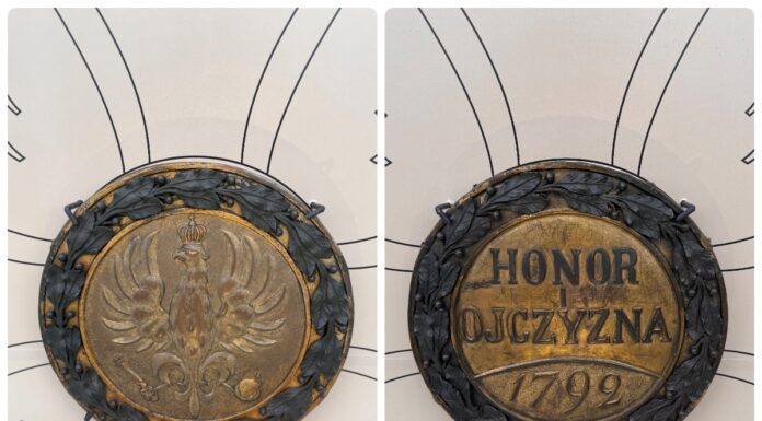 Tarcze z Grobu Nieznanego Żołnierza powróciły do Warszawy! Tarcze z Grobu Nieznanego Żołnierza w Warszawie fot. tarcze wzbogaciły zbiory Muzeum Historii Polski