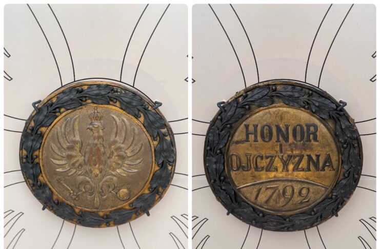 Tarcze z Grobu Nieznanego Żołnierza w Warszawie fot. tarcze wzbogaciły zbiory Muzeum Historii Polski