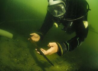 Książęca włócznia Piastów – Niezwykłe odkrycie archeologów podwodnych na Ostrowie Lednickim (GALERIA) Fot. M. Trzciński